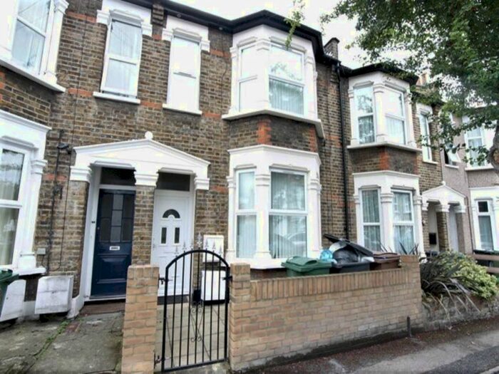 2 Bedroom Flat To Rent In Livingstone Road, London, E17