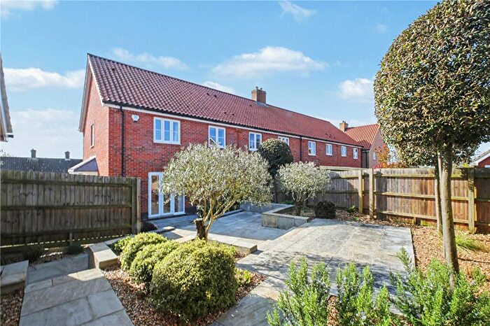 3 Bedroom End Of Terrace House For Sale In Carrington Close, Poringland, Norwich, Norfolk, NR14