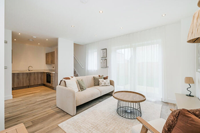 2 Bedroom Mews For Sale In Marleigh Park, Cambridge, Cambridgeshire, CB5