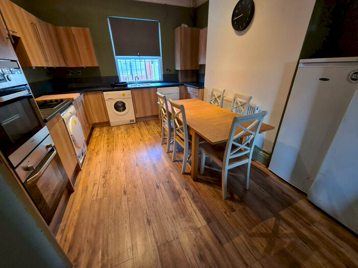 4 Bedroom House To Rent In Providence Avenue, Leeds, LS6