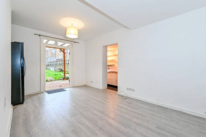 1 Bedroom Flat To Rent In Maury Road, Stoke Newington, London, N16