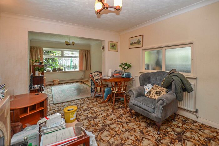 2 Bedroom Bungalow For Sale In Cedar Road, Hutton, Brentwood, CM13