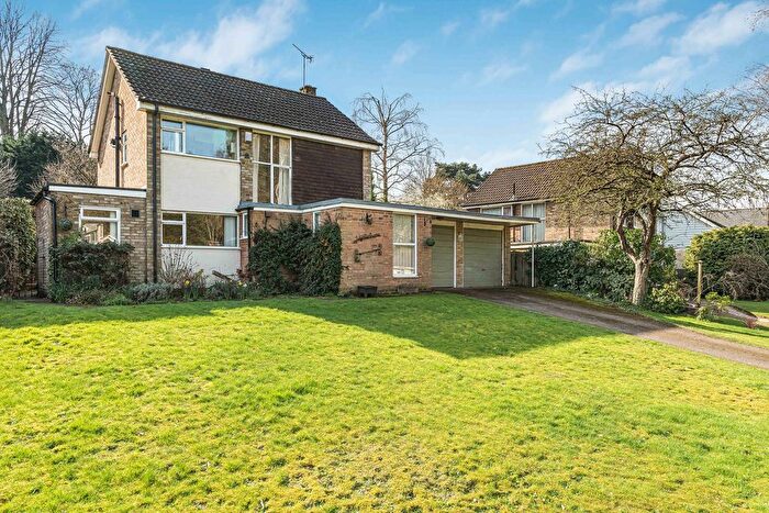 3 Bedroom Detached House For Sale In Stream Farm Close, Lower Bourne, Farnham, Surrey, GU10