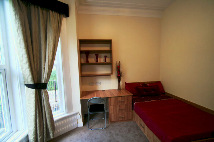 9 Bedroom House To Rent In Hyde Park Road, Leeds, LS6