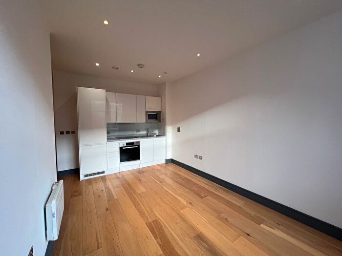 2 Bedroom Flat To Rent In Flowers Way, Luton, LU1