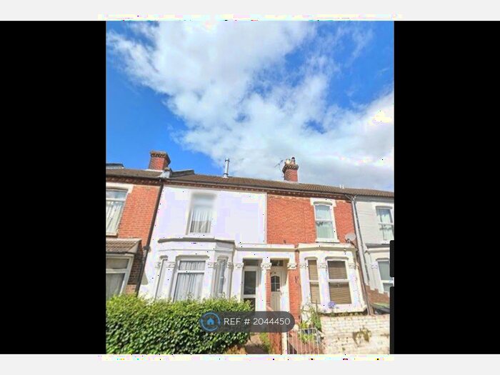 3 Bedroom Terraced House To Rent In Avenue Road, Gosport, PO12