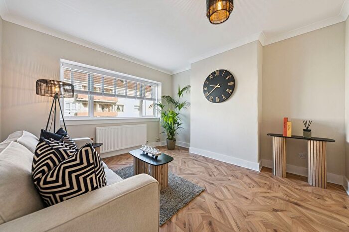 3 Bedroom Flat For Sale In Nethercairn Road, Flat /, Mansewood, Glasgow, G43