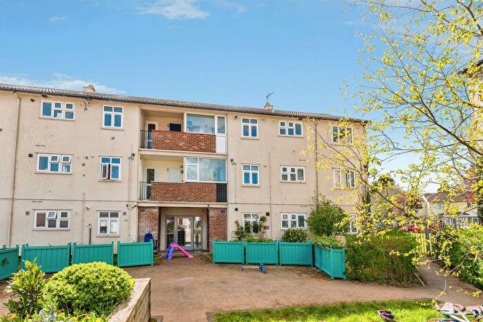 2 Bedroom Flat For Sale In Barns Road, Oxford, OX4