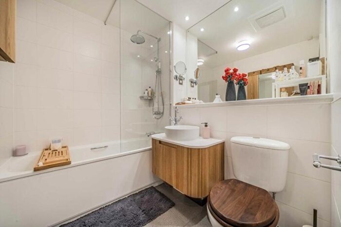 2 Bedroom Flat For Sale In Mare Street, London Fields, E8 - Photo 8