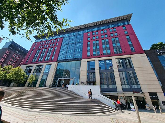 2 Bedroom Apartment To Rent In The Mailbox, Royal Arch, B1