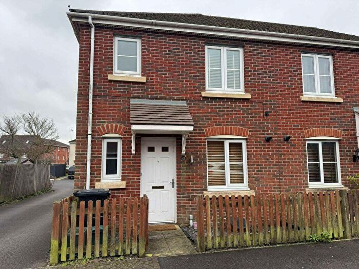 3 Bedroom Semi-Detached House To Rent In Grenadier Gardens Thatcham, RG19