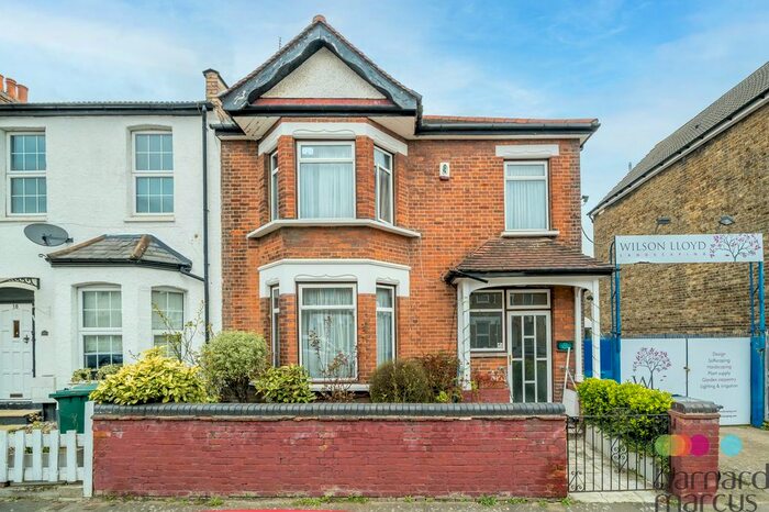 3 Bedroom Property To Rent In Percy Road, London, N12