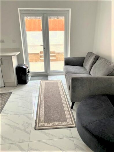 2 Bedroom Flat To Rent In Sulgrave Road, Hammersmith, London, W6