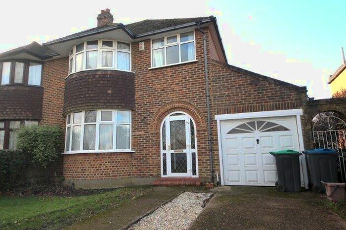 3 Bedroom Property To Rent In Downfield, Worcester Park, KT4