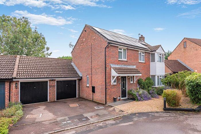4 Bedroom Detached House For Sale In Bentley Close, Banbury, OX16