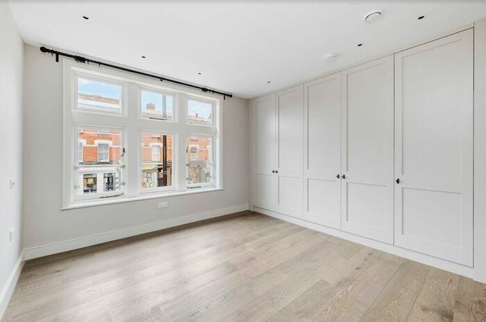 2 Bedroom Flat To Rent In Chiswick High Road, London, W4