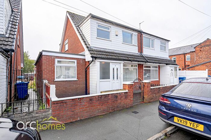 4 Bedroom Semi-Detached House For Sale In Oliver Street, Atherton, M46