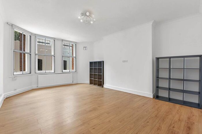 2 Bedroom Flat To Rent In Barkston Gardens, Earl`S Court, SW5