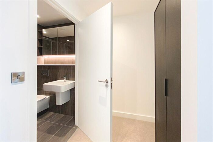 2 Bedroom Apartment To Rent In Elizabeth Tower, M15