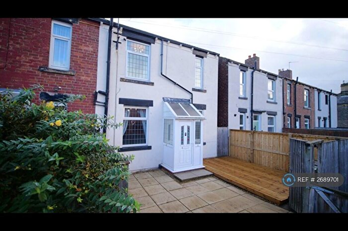 2 Bedroom End Of Terrace House To Rent In Ilford Street, Morley, Leeds, LS27