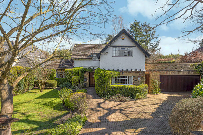 4 Bedroom House To Rent In Heathfield, Chislehurst, BR7