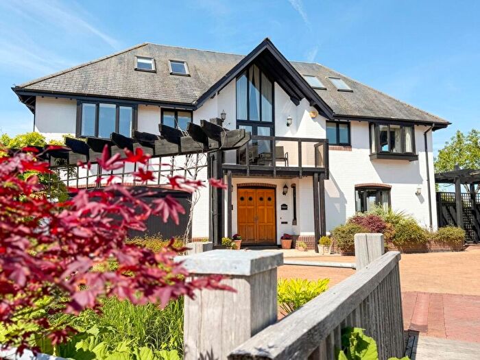 6 Bedroom Detached House For Sale In Astra Court, Hythe, SO45
