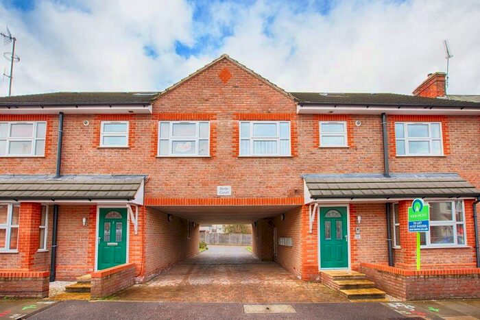 2 Bedroom Flat To Rent In Royston Road, St.Albans AL1