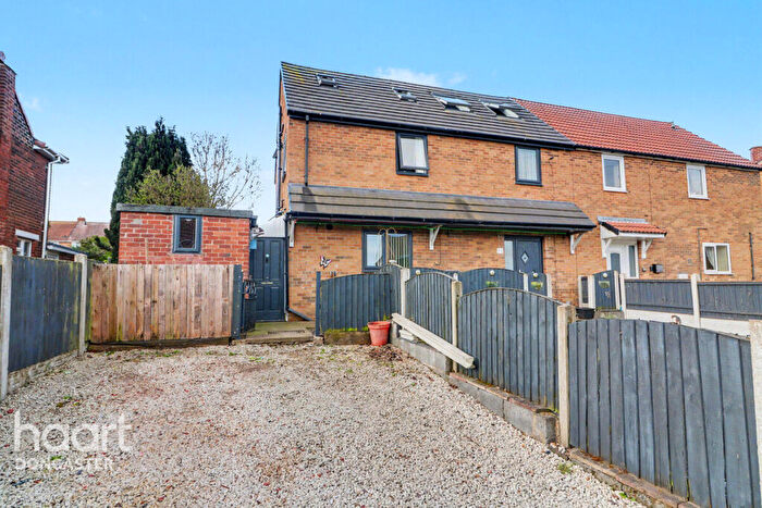 3 Bedroom Semi-Detached House For Sale In Brosley Avenue, Barnby Dun, Doncaster, DN3