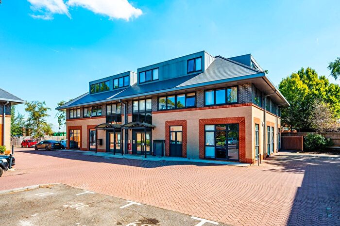 2 Bedroom Flat For Sale In River Court, Woking, Woking, GU21