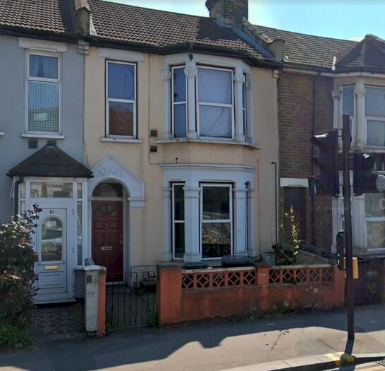 3 Bedroom Flat To Rent In Ruckholt Road, London, E10