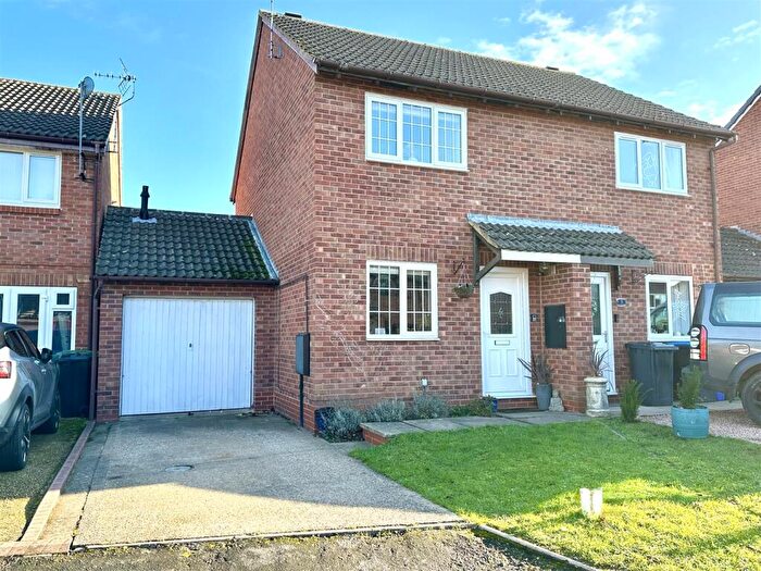 2 Bedroom Semi-Detached House For Sale In Rufford Close, Alcester, B49