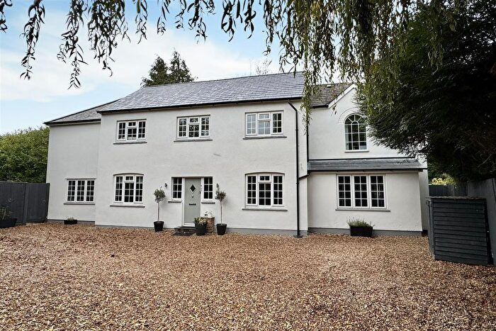 5 Bedroom Detached House For Sale In Farncombe, Godalming, GU7