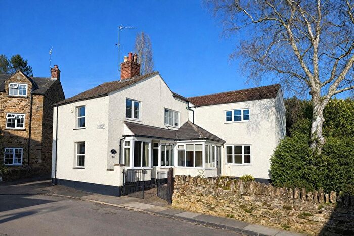 4 Bedroom Detached House For Sale In Vicarage Lane, Northampton, NN2