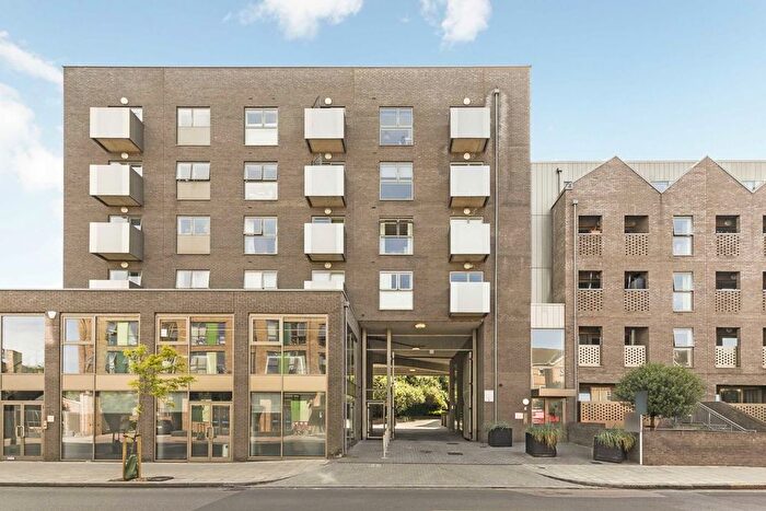 1 Bedroom Flat To Rent In Bedford Road, Clapham, SW4