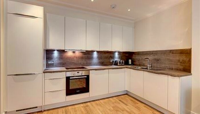 2 Bedroom Flat To Rent In Hamlet Gardens, London, W6