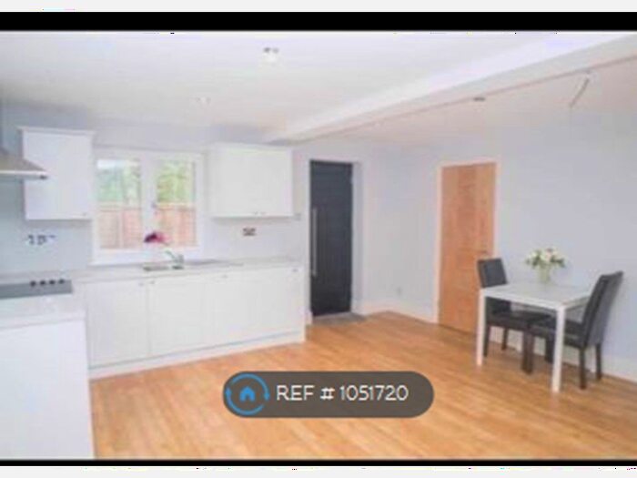 1 Bedroom Flat To Rent In Cobham, Cobham, KT11