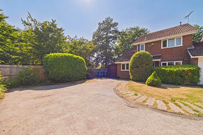 4 Bedroom Link Detached House For Sale In Picket Post Close, Bracknell, Berkshire, RG12