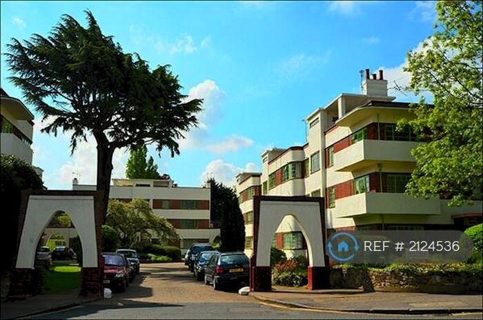 2 Bedroom Flat To Rent In The Shrubbery, London, E11