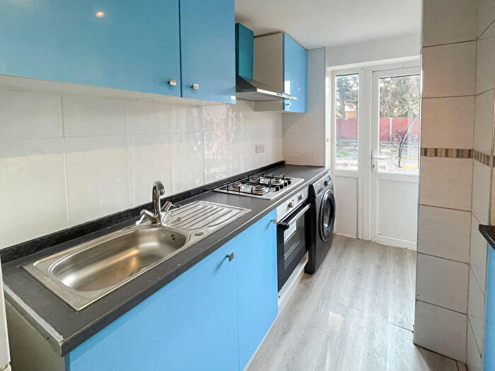 4 Bedroom Semi-Detached House To Rent In Felixstowe Road, London, SE2