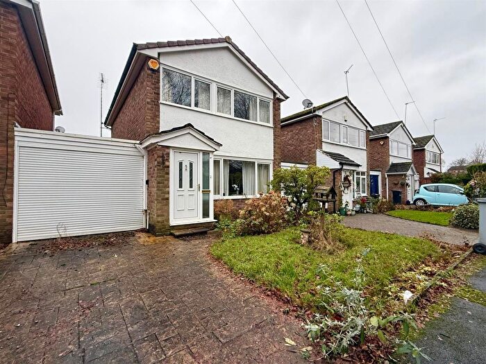 3 Bedroom Link Detached House For Sale In Grangelands, Macclesfield, SK10