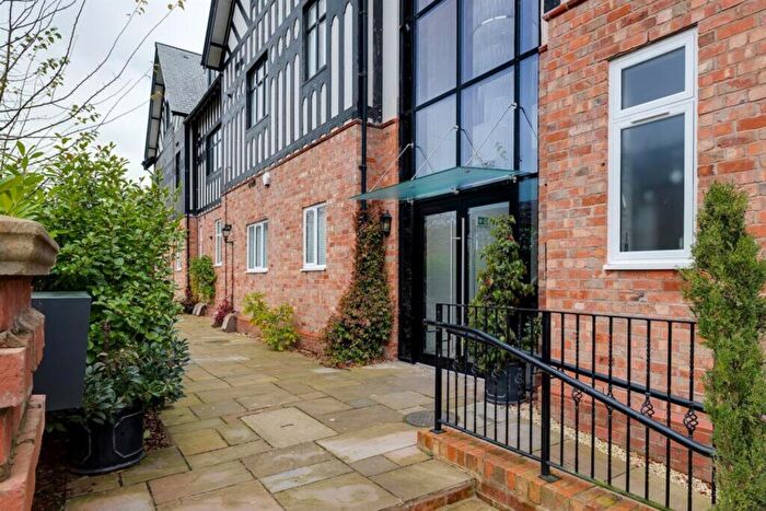 3 Bedroom Flat For Sale In Ferma Lane, Great Barrow, CH3