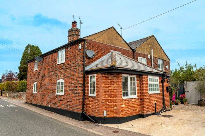2 Bedroom Cottage For Sale In Birchanger Lane, Bishop's Stortford, Essex, CM23