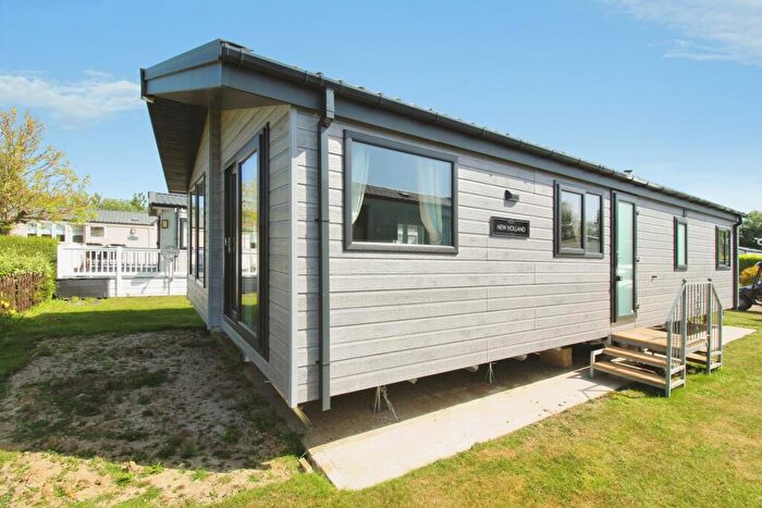 2 Bedroom Park Home For Sale In London Road, Lowestoft, NR33