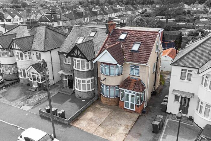 4 Bedroom Semi-Detached House To Rent In Kingshill Drive, Harrow, HA3