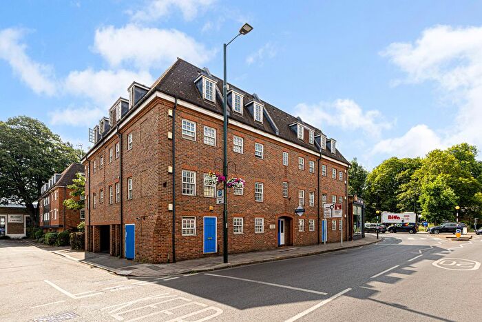 2 Bedroom Flat For Sale In Wren House, B High Street, Hampton Wick, KT1