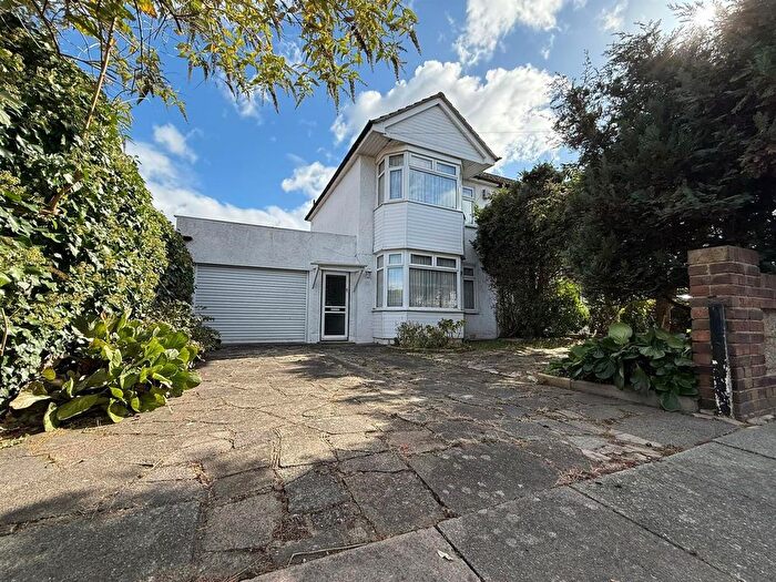 2 Bedroom End Terrace House For Sale In Pembroke Avenue, Enfield, EN1