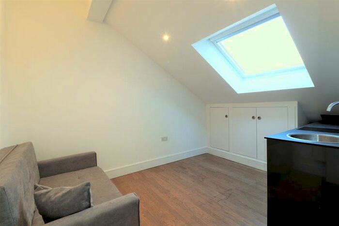 Studio To Rent In Church Terrace, London, NW4