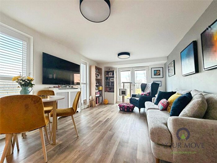 2 Bedroom Flat For Sale In Malpass Drive, Leybourne, West Malling, Kent, ME19