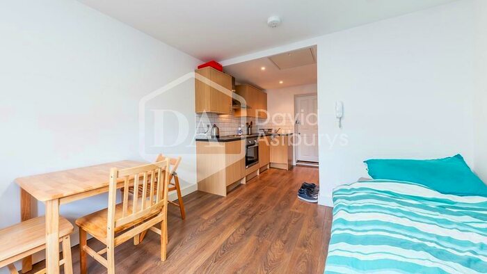 Apartment To Rent In Wightman Road, Turnpike Lane Hornsey, London, N8