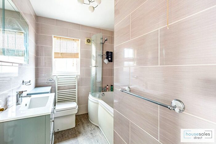 4 Bedroom Detached House For Sale In Thornbridge Close, Rushden, NN10